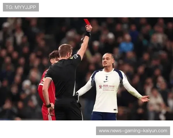 热刺哈维西蒙斯中场分球制造破门良机