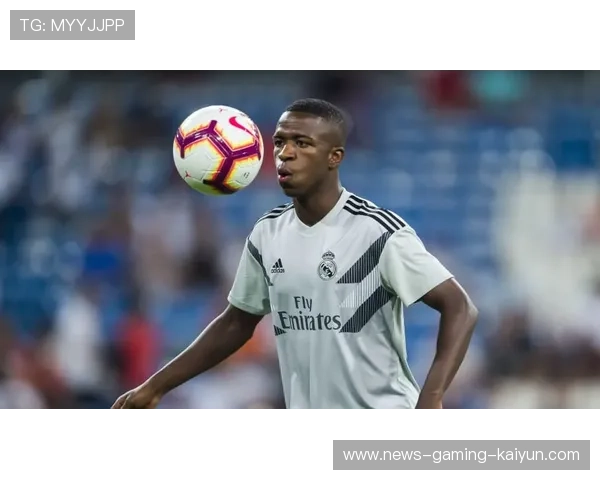 维尼修斯极限变向甩开防守，皇马边路冲击凶猛